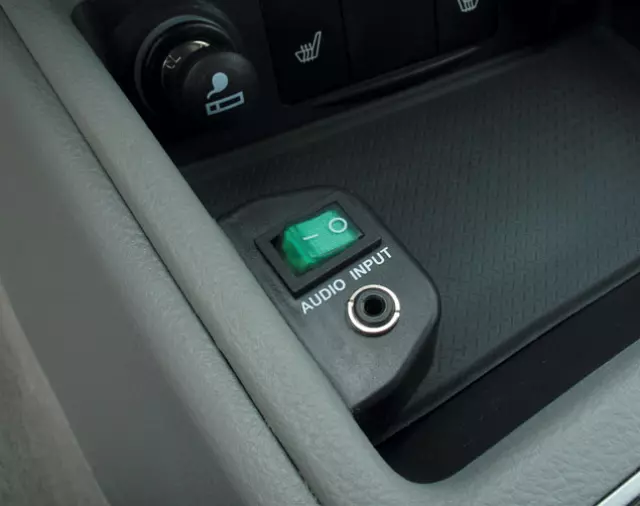 U855000100 - Audio/Video: Auxiliary Jack for Hyundai: Veracruz Image