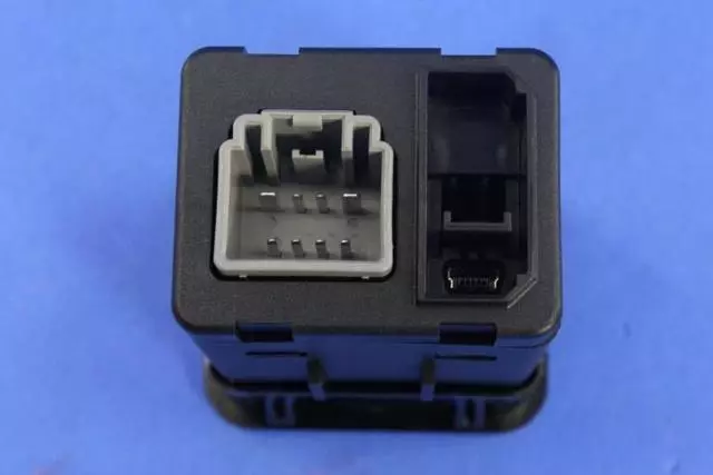 68166001AC - Interior Trim: Hub Reflector for Mopar Image