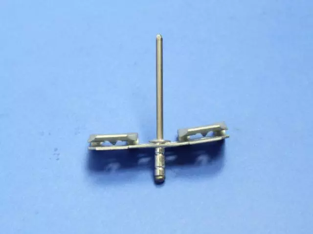 Clip - Mopar (4806225AA)