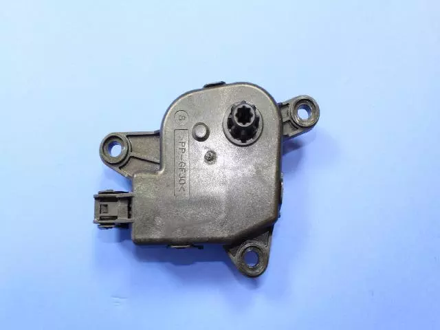 4885206AB - Air Conditioning &amp; Heater: Recirculation Door Actuator for Chrysler: Aspen, Sebring | Dodge: Durango, Ram 1500, Ram 2500, Ram 3500, Stratus | SRT: Viper Image