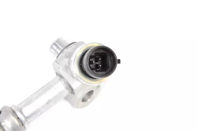 22885708 - : Air Conditioning Compressor and Condenser Hose Assembly for GM Image