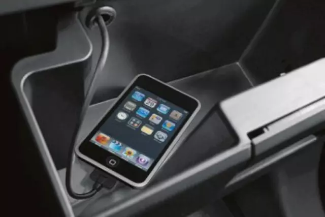 999U7ST002 - Electronics: Audio, Ipodandreg; Interface System for Nissan Image