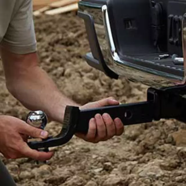 84301187 - Trailering: Trailer Hitch Package, 3, 500 Lb Capacity for Chevrolet: Colorado | GMC: Canyon Image