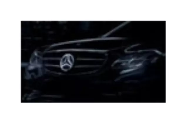Q6880127 - Exterior: Illuminated Star for Mercedes-Benz Image