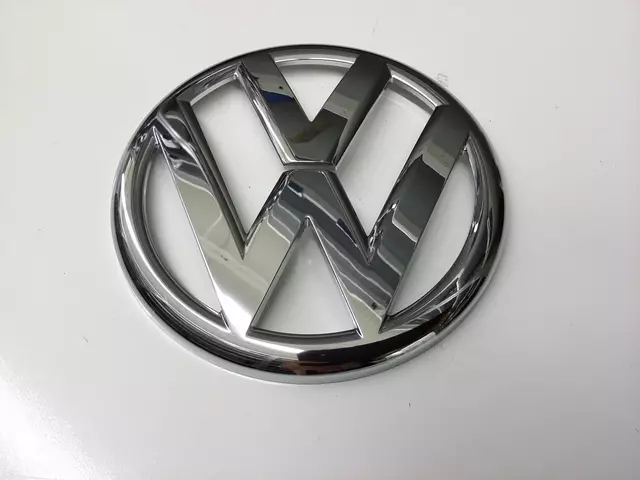 Emblem - Volkswagen (5K0-853-630-B-ULM)