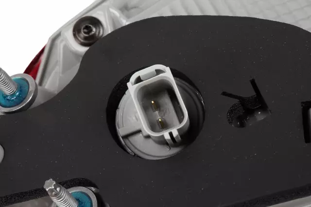 Passenger Side Tail Lamp - GM (84043112)