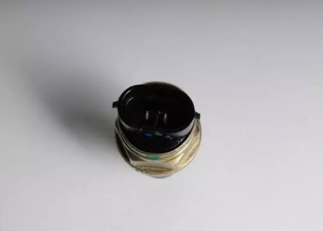 15547452 - : Part# 15547452 Vehicle Speed Sensor for Chevrolet: Blazer, K1500 Pickup, K2500 Pickup, K3500 Pickup, S10, S10 Blazer, Suburban C1500, Suburban C2500, Suburban K1500, Suburban K2500, Suburban V1500, Suburban V2500, Tahoe, V3500 | GMC: Jimmy, Jimmy S15, K1500 Pickup, K2500 Pickup, K3500 Pickup, S15, Sonoma, Suburban C1500, Suburban C2500, Suburban K1500, Suburban K2500, Syclone, Typhoon, V1500 Suburban, V2500 Suburban, V3500, Yukon | Oldsmobile: Bravada Image