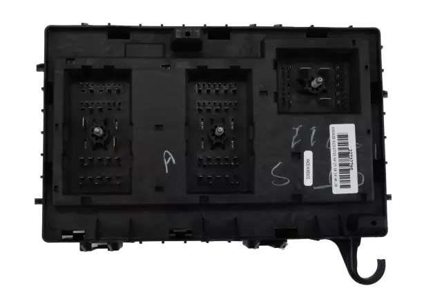 22737795 - : Junction Block for Chevrolet: Express 1500, Express 2500, Express 3500 | GMC: Savana 1500, Savana 2500, Savana 3500 Image