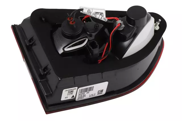 Rear Passenger Side Combination Lamp - GM (39107537)