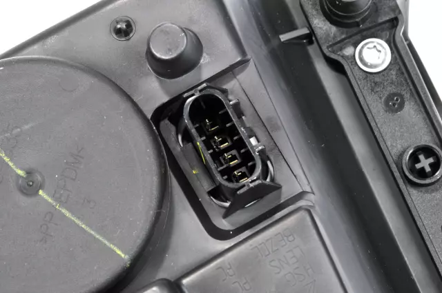 Passenger Side Headlamp - GM (15866070)