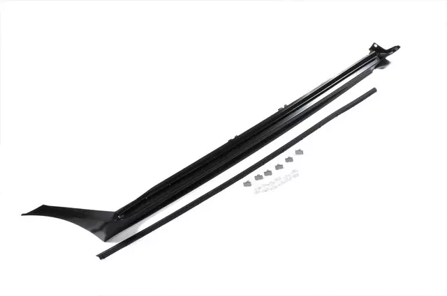 Primed Passenger Side Rocker Panel Molding - GM (19256957)