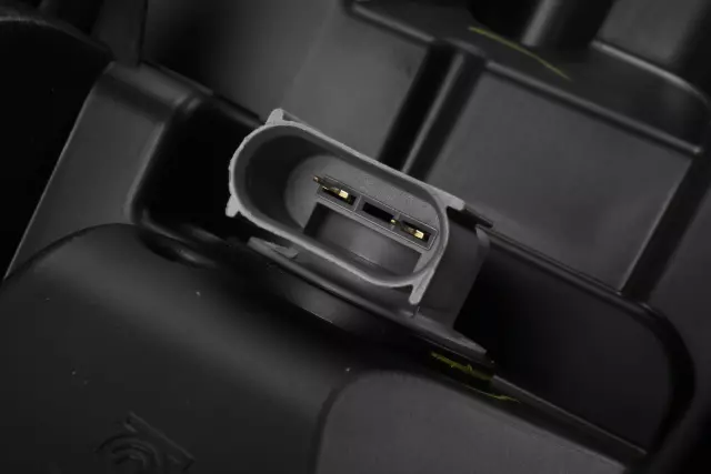 84364827 - : F Headlamp for GM Image