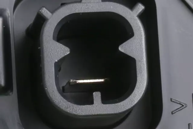 Hybrid Drive Motor Battery Pack Disconnect Relay Unit - GM (24284374)