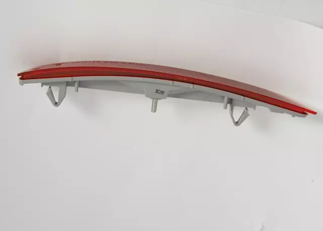 REFLECTOR PASSENGERS SIDE REAR LOWER - Subaru (84281SC000)