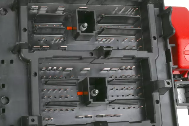 Part# 25918908 Accessory Wiring Junction Block - GM (25918908)