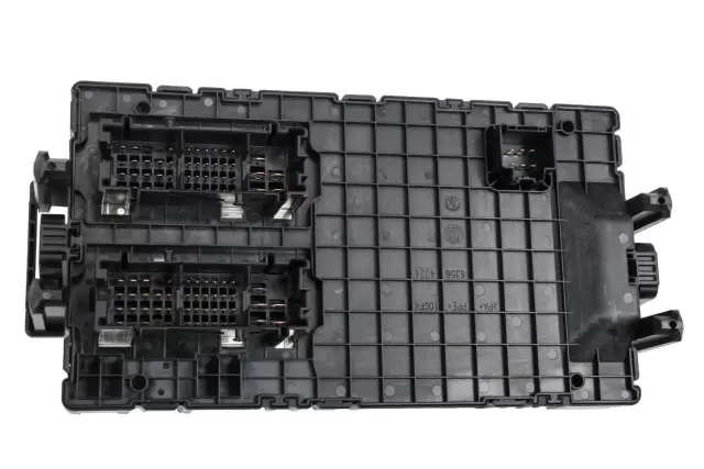 25908815 - : Part# 25908815 Fuse Block for Hummer: H3 Image