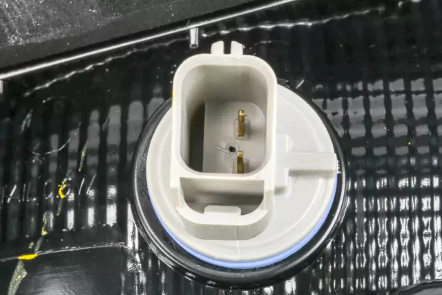 Rear Driver Side Combination Lamp - GM (84341671)