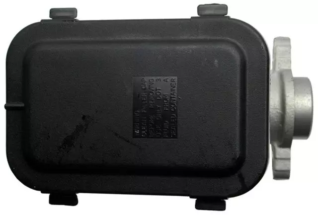 18M683 - Brakes: ACDelcoâ„¢ Brake Master Cylinder for Cadillac: Fleetwood Image