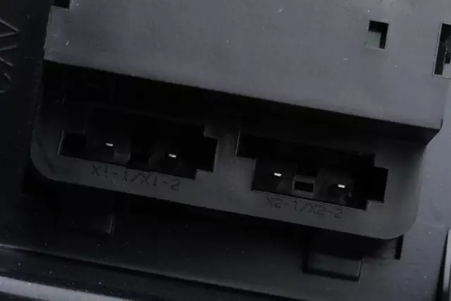 Grand Momiji Front Floor Console Trim Plate - GM (84092078)