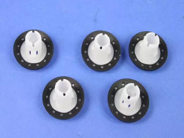 68138992AA - Interior Trim: Grommet for Chrysler: 200, 300 | Dodge: Challenger, Charger, Durango, Viper | Jeep: Cherokee, Grand Cherokee L, Wrangler, Wrangler JK Image