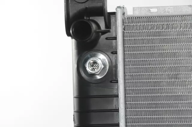 15841574 - : 2000-2007 GM - Radiator for GM Image