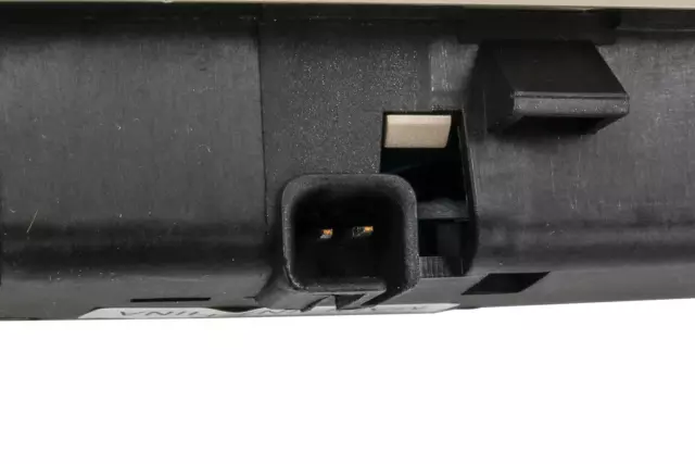 22880945 - Body: Dome Lamp Assembly for Cadillac: Escalade ESV | Chevrolet: Suburban | GMC: Yukon XL Image