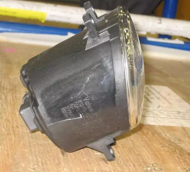 Fog Lamp Assembly - Toyota (81210-0D042)