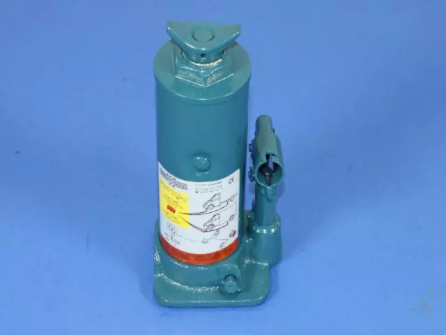 Jack - Mopar (5104587AA)