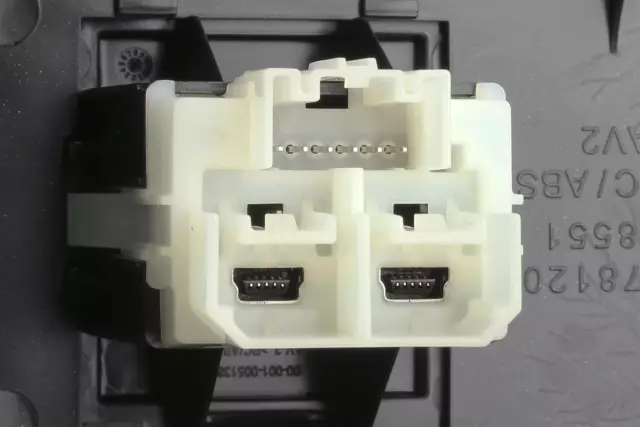 Reverse Tartan Front Floor Console Trim Plate - GM (84092088)