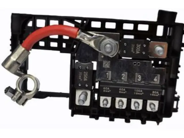 15930594 - : Front Compartment Fuse Block for Cadillac: SRX Image