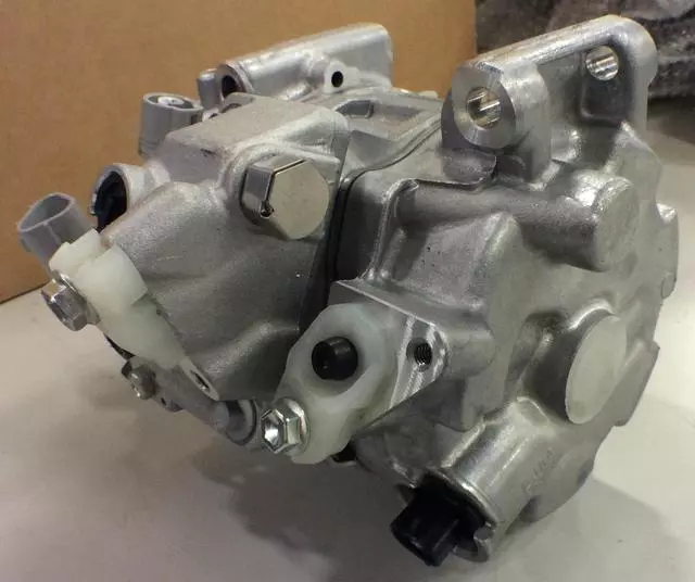 Compressor - Toyota (88320-0E110)