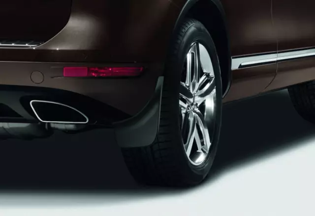 7P0075111 - Body: Splash Guards - Black - Front for Volkswagen: Touareg Image