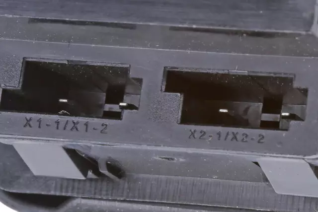 Jet Black Accessory Power Receptacle - GM (22854092)