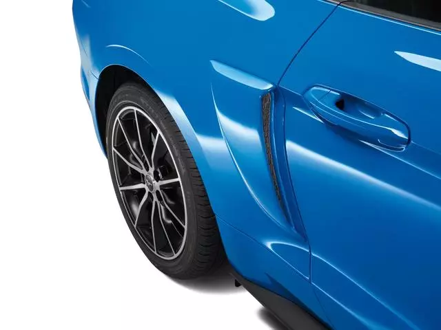 VHR3Z63279D36AG - Exterior: Scoops - Side Quarter - Lightning Blue for Ford: Mustang Image