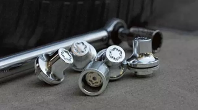 Genuine Toyota Wheel Lock Set - Toyota (00276-00901)