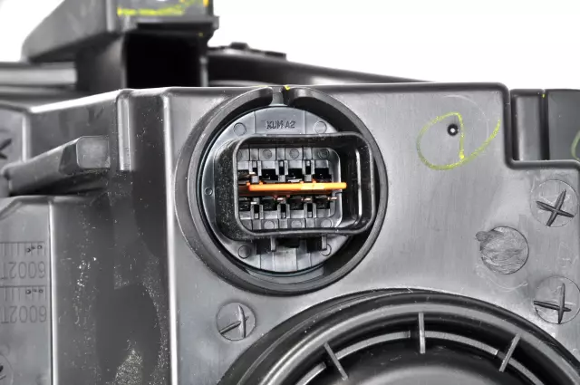 Driver Side Headlamp Assembly - GM (22902126)