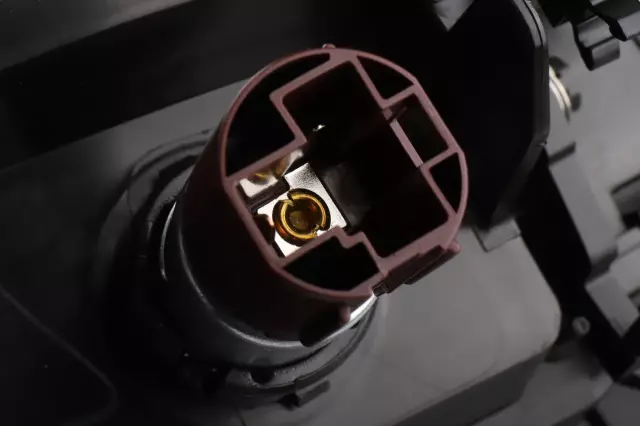 Front Passenger Side Brake Shield - GM (84876465)