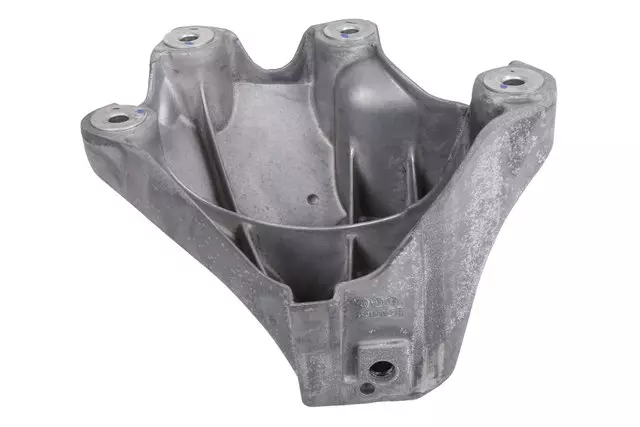 Passenger Side Engine Mount Bracket - GM (20841854)