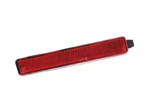 Passenger Side Rear Reflector - GM (25881882)