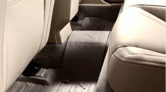 39822906 - Interior: Rubber Tunnel Mat - Offblack for Volvo: S60, V60 Image