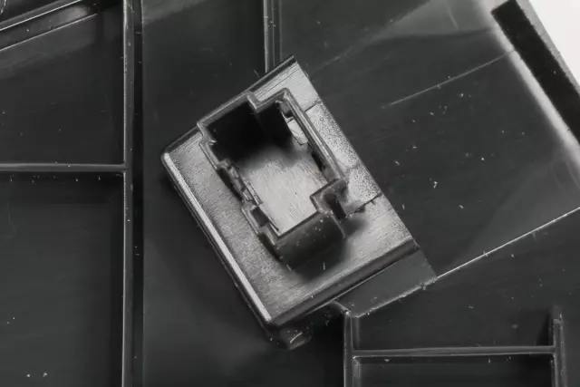 Synthesis Instrument Panel Accessory Bezel - GM (23136581)