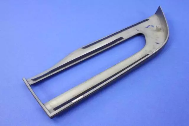 Tail Lamp Bezel Kit, Right - Mopar (68219800AC)