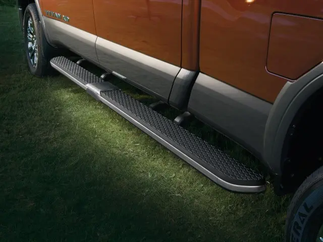 999T6W3613 - Exterior: Running Board, Right-Hand Cc 5.5 W/ Lights - Chrome for Nissan Image