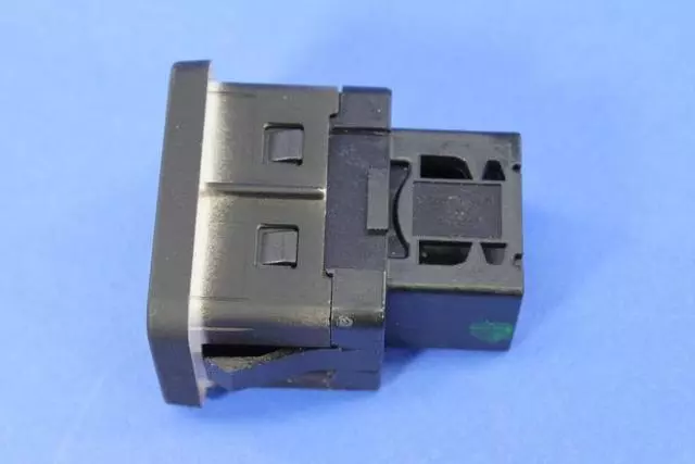 1SJ82JXWAA - : Auxiliary And USB Socket for Fiat: 500 Image