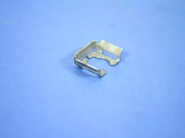 Genuine Alfa Romeo Clip Fuel Injector - Alfa Romeo (53032905AA)