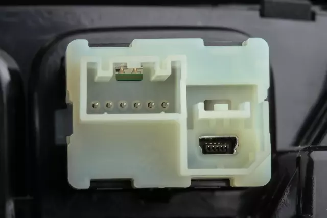 Piano Black Front Floor Console Stowage Tray - GM (42728550)