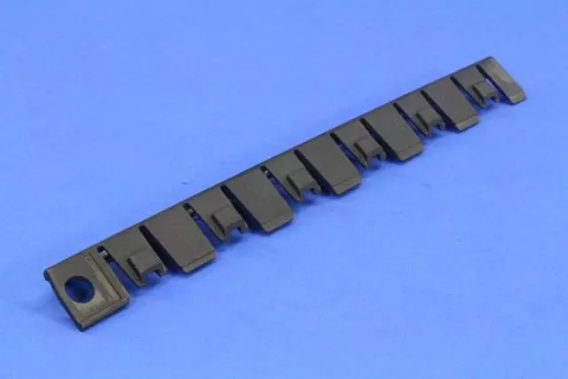 Fascia Bracket, Right - Mopar (68163966AC)