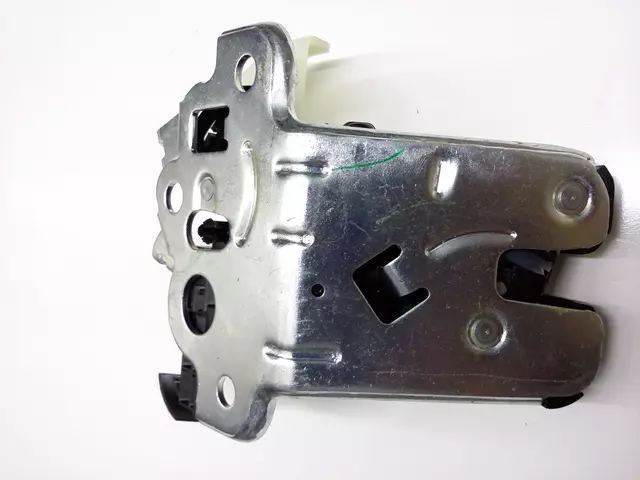 561827505C - : Lock Actuator for Volkswagen: Passat Image