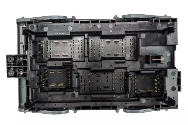 Engine Wiring Harness Junction Block - GM (22798213)