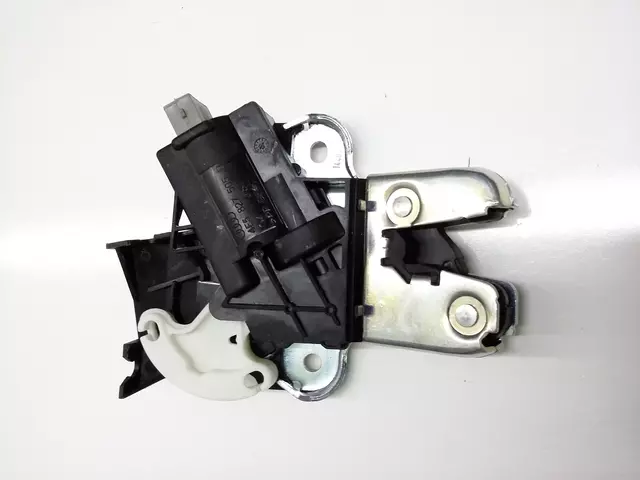 4F5827505D - : Trunk Lock Actuator Motor for Audi: A4, A4 Quattro, A5, A5 Quattro, A6, A6 Quattro, A8 Quattro, RS4, RS5, S4, S5, S6, S8 Image